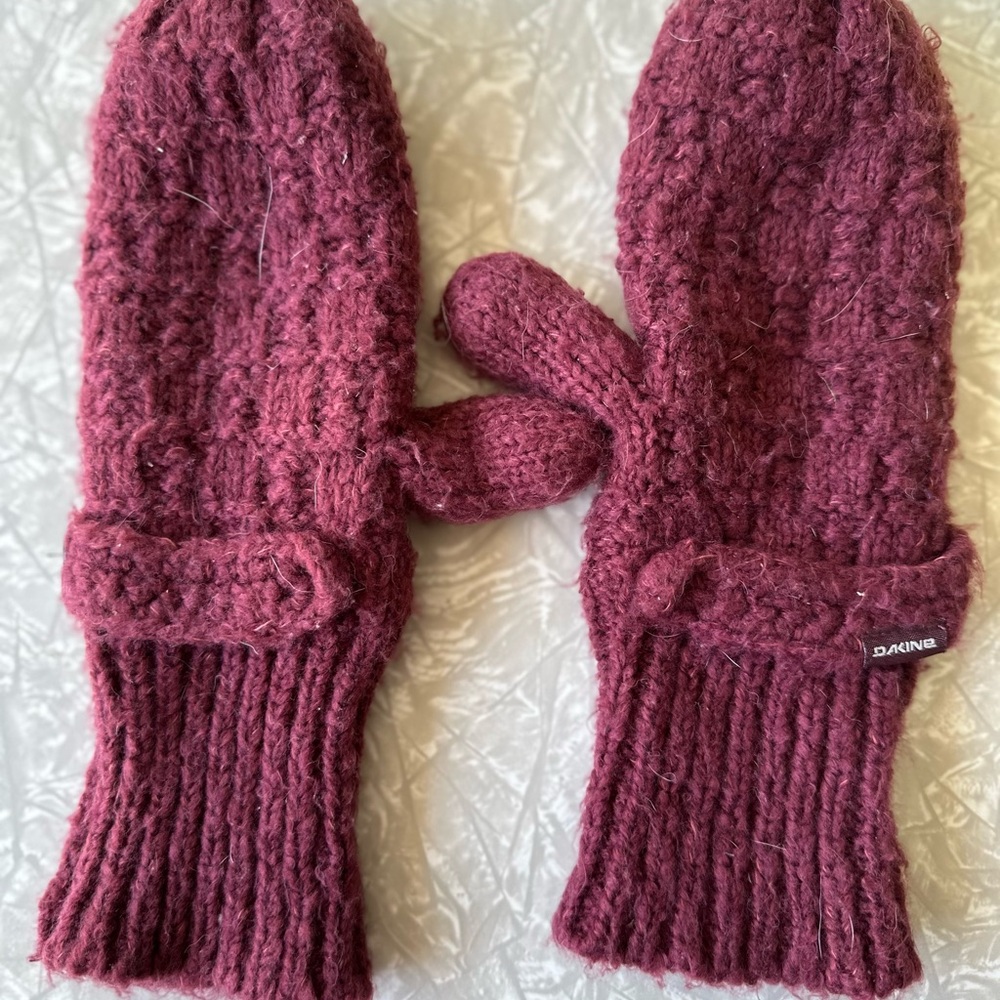 Dakine Maroon Knit Mittens